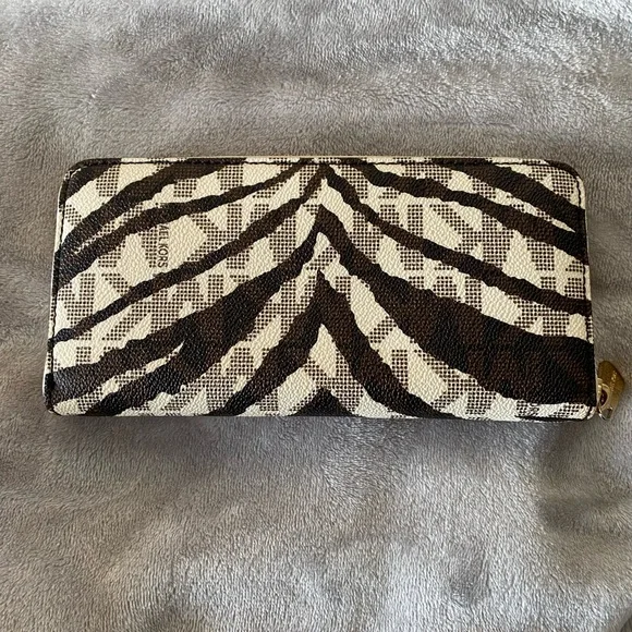 Michael Kors Wallet - Picture 3 of 4